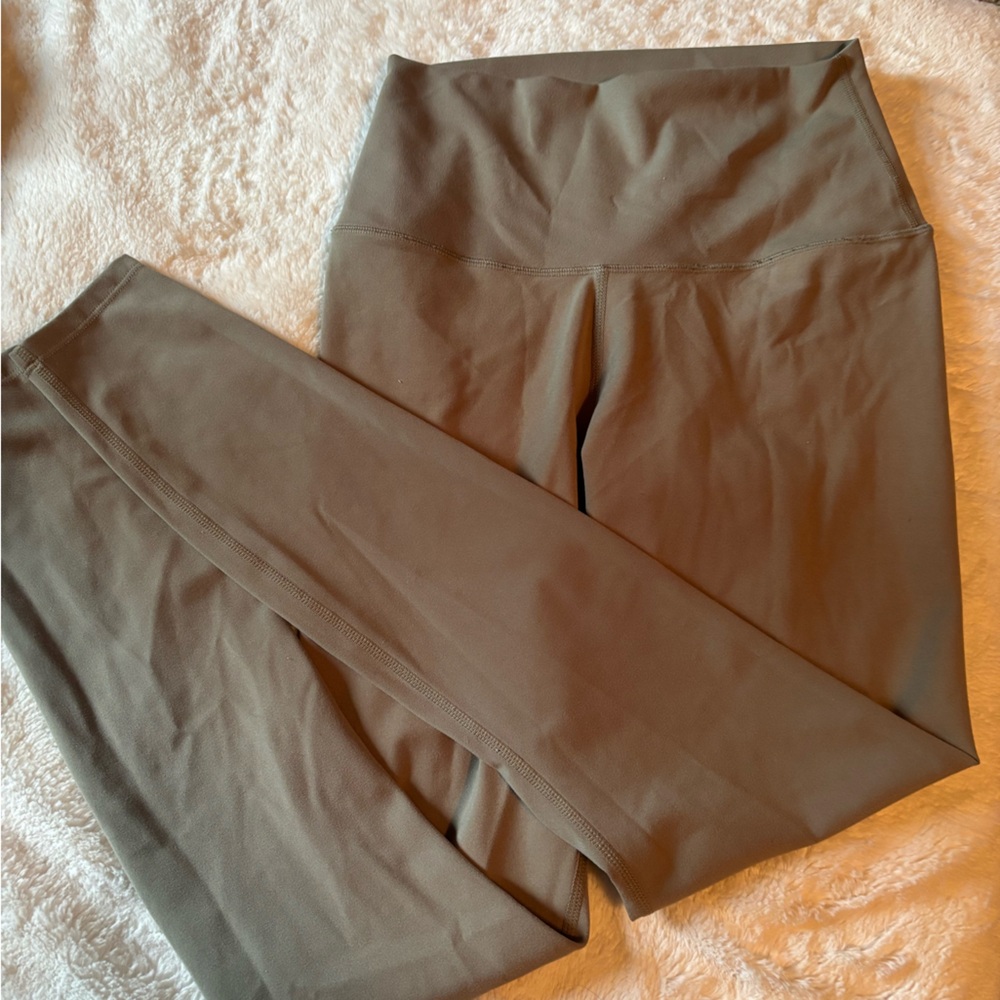 Varley Tan Leggings with Smooth Texture and Versatile Fit